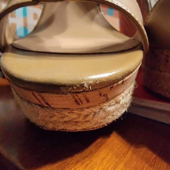 Charles by Charles David Tan Leather T Straps Size 9.5 - Picture 11 of 12